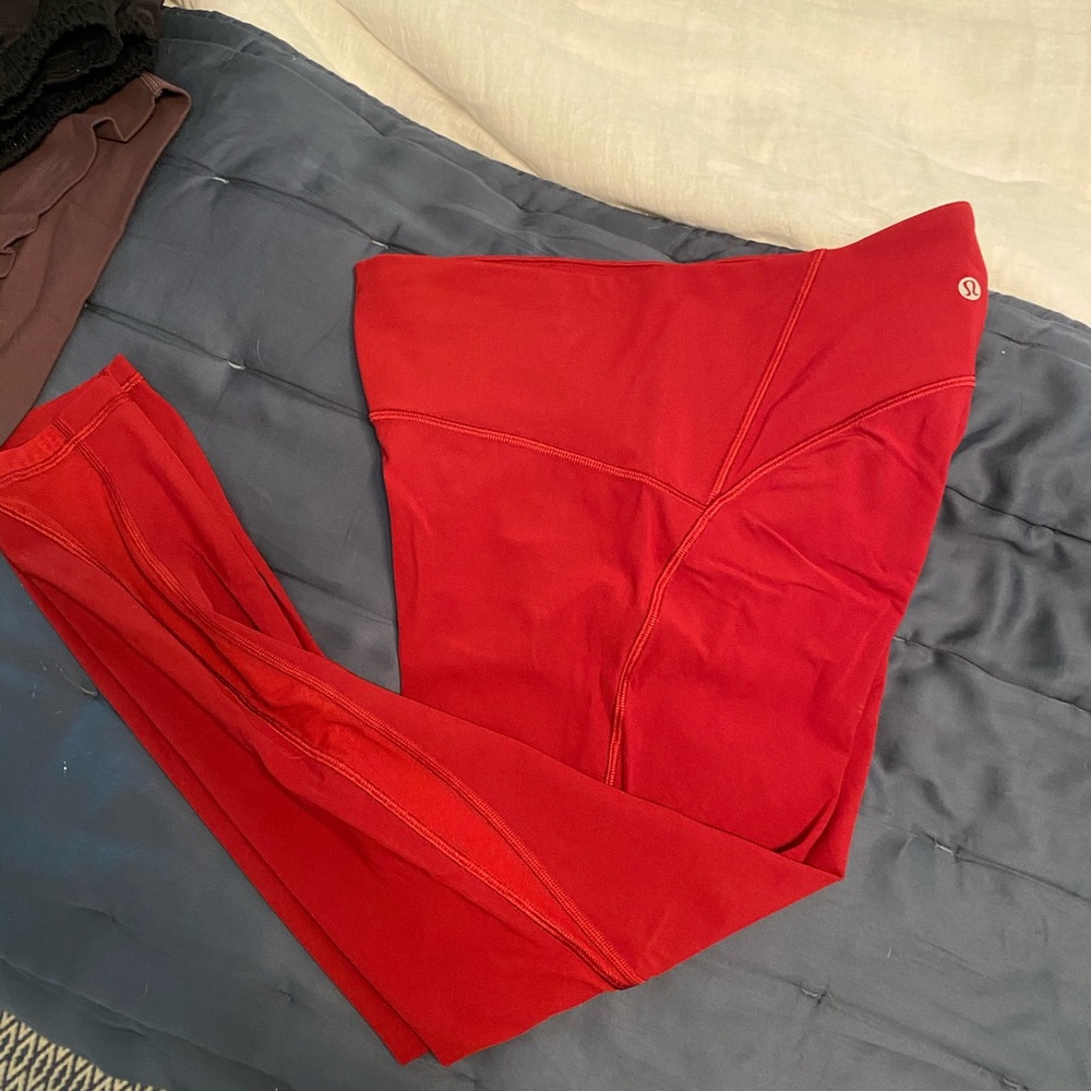 Lululemon red train times, size 8
